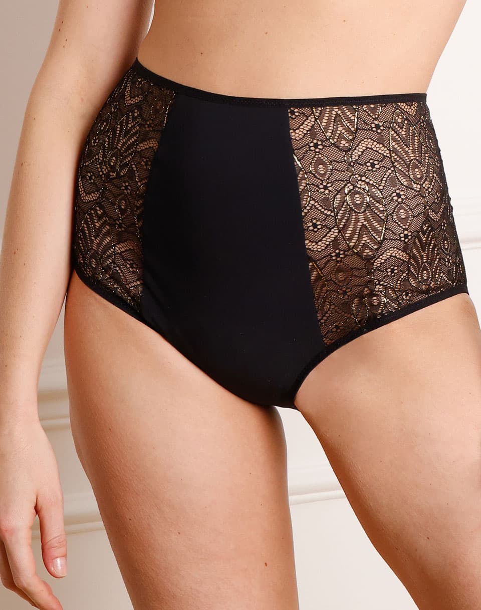 Nous développons des collaborations et distribuons des marques engagées : Womanhood by Sophie, qui “décorsete” le tabou 